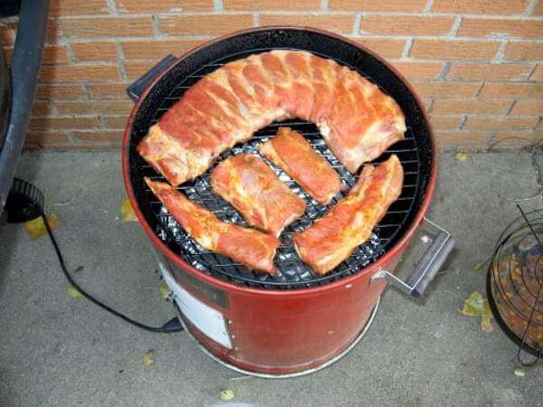 Smoking spare ribs on electric smoker