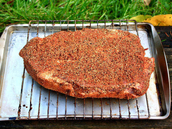  Rôti De Bœuf Prêt à Entrer Dans Le Fumoir