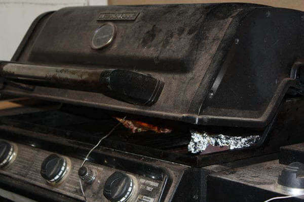 Gas Grill Smoking a Turkey In a 3 Burner Grill Gas Grill Set Up For Smoking a Turkey